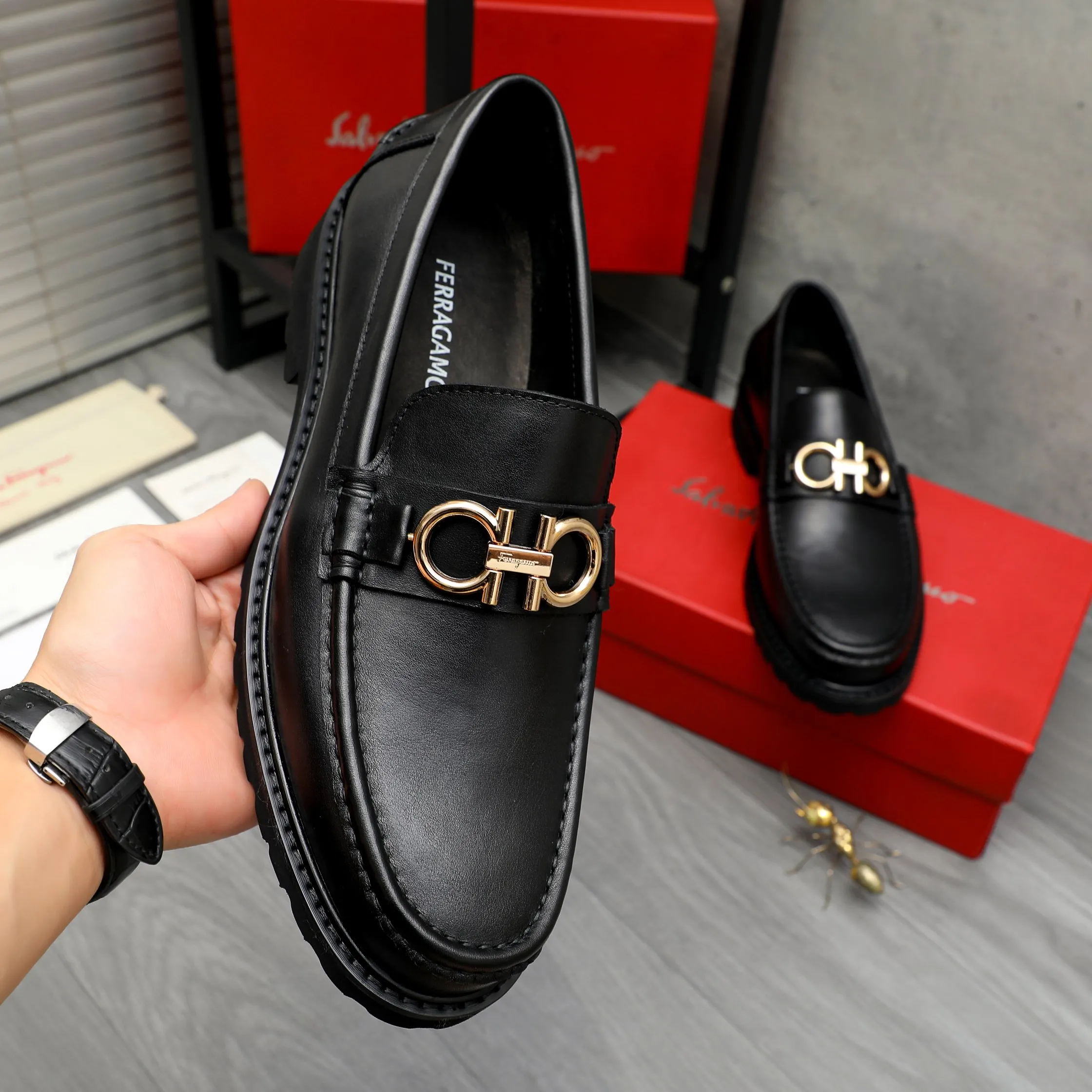 Men's shoes 💰442 Product trademark: Ferragamo "Ferragamo" business formal leather shoes Regular size: 38-46 (45.46 custom-made and non-refundable) Product materials: Selected high-quality cowhide upper, cowhide lining, non-slip rubber outsole